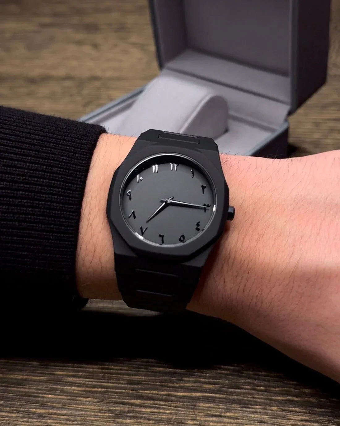 Elegant Stainless Steel Arabic Numeral Watch – Timeless Style with Classic Design